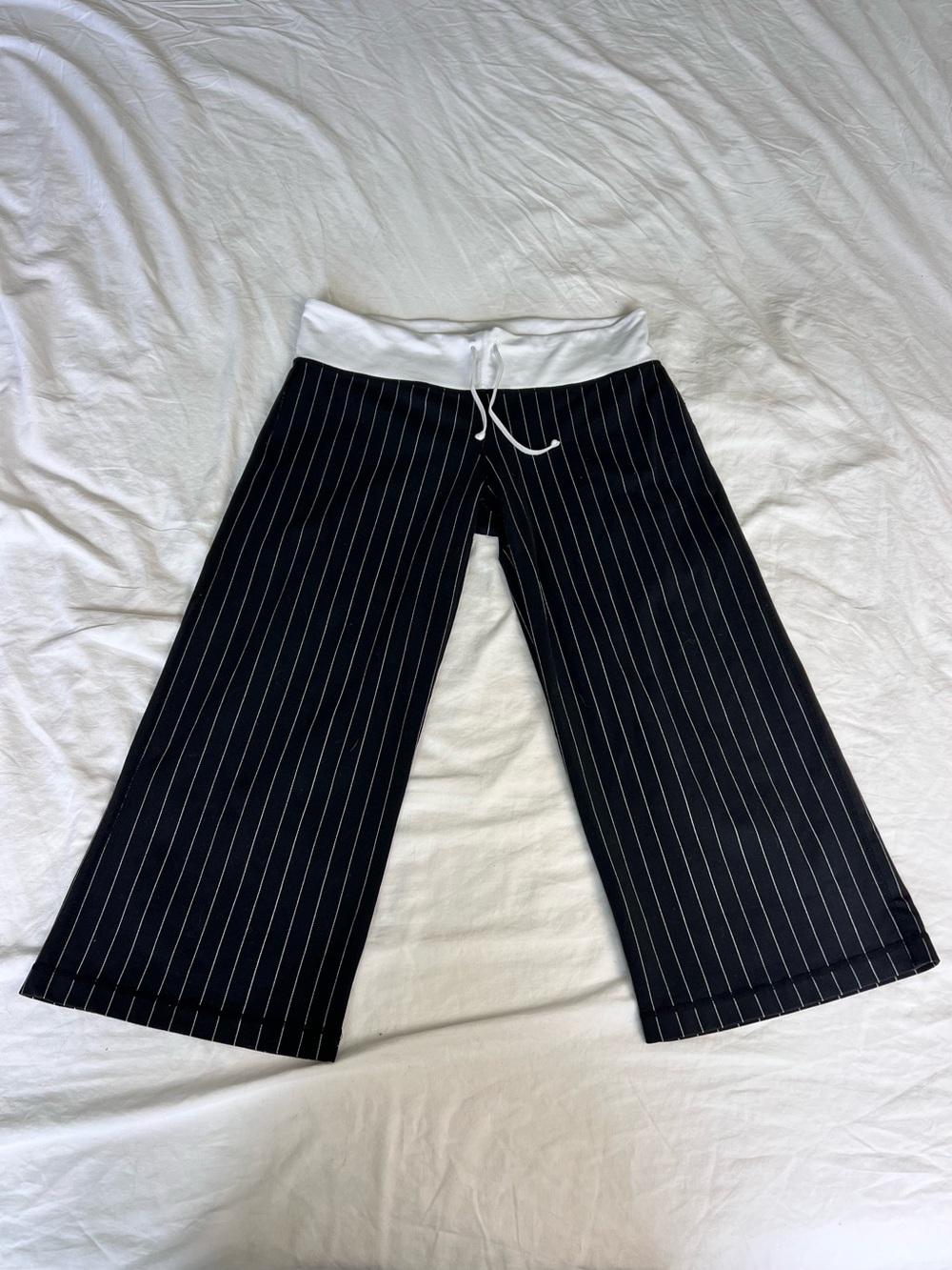 Lululemon Y2K Crop Capri Flare Wide Leg Yoga Pants Black Pin Stripe Size 10